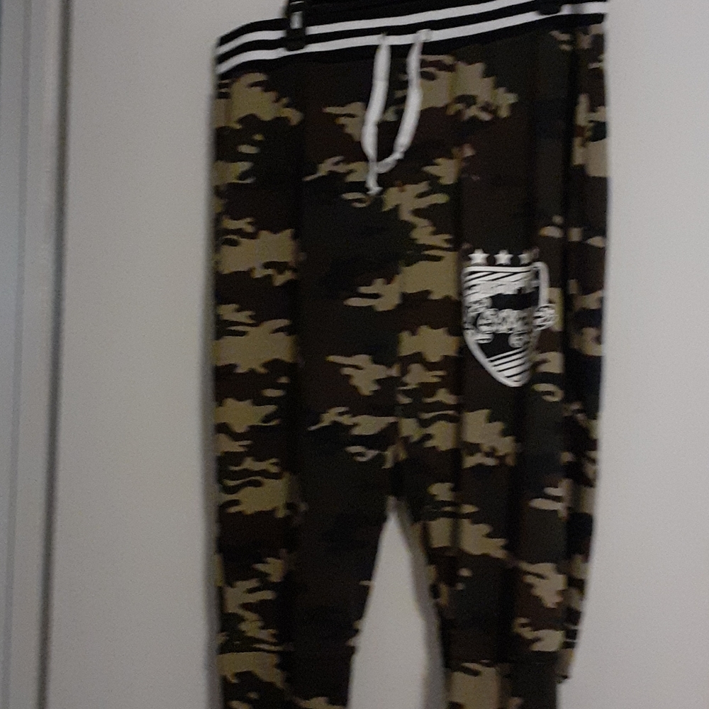 Camouflage capris